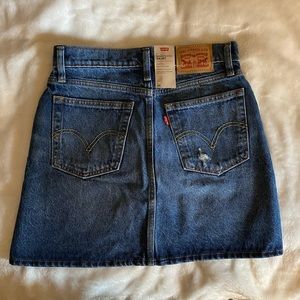 BRAND NEW Levi High Waisted Denim Skirt
